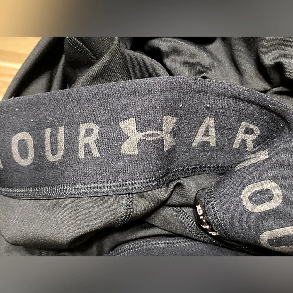 Under Armour XS Heatgear Compression Leggings, No Pockets - Picture 5 of 5